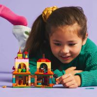 LEGO® │ Disney 43261 Miniatúrny domček z filmu Encanto (1)