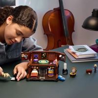 LEGO® Wednesday 76785 Vec a jeho byt (4)