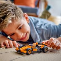LEGO® City 60442 Jazdec F1® s pretekárskym autom McLaren (1)