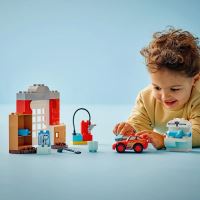 LEGO® DUPLO® ǀ Disney  10456 McQueen a návšteva v garáži doktora Hudsona (1)