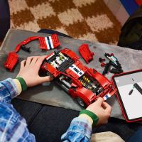 LEGO® Technic 42235 Auto Ferrari 488 Pista (1)