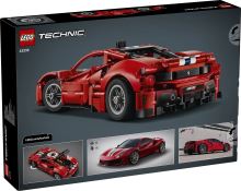 LEGO® Technic 42235 Auto Ferrari 488 Pista (4)