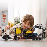 LEGO® Technic 42175 Nákladné auto Volvo FMX a elektrický bager EC230 (4)