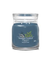 Yankee Candle Bayside Cedar signature svíčka střední 368 g