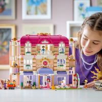LEGO® Friends 42704 Grandhotel v mestečku Heartlake (1)
