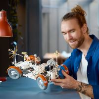LEGO® Technic 42182 Lunárne prieskumné vozidlo NASA Apollo - LRV (1)