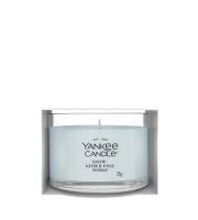 Yankee Candle Snow Kissed Pine votivná sviečka v skle 37 g
